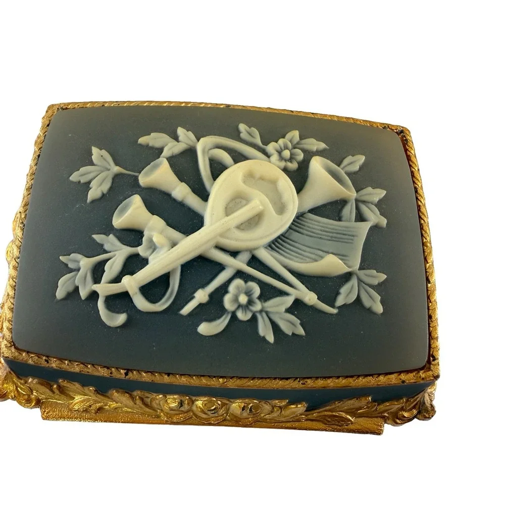 Mele gorgeous vintage